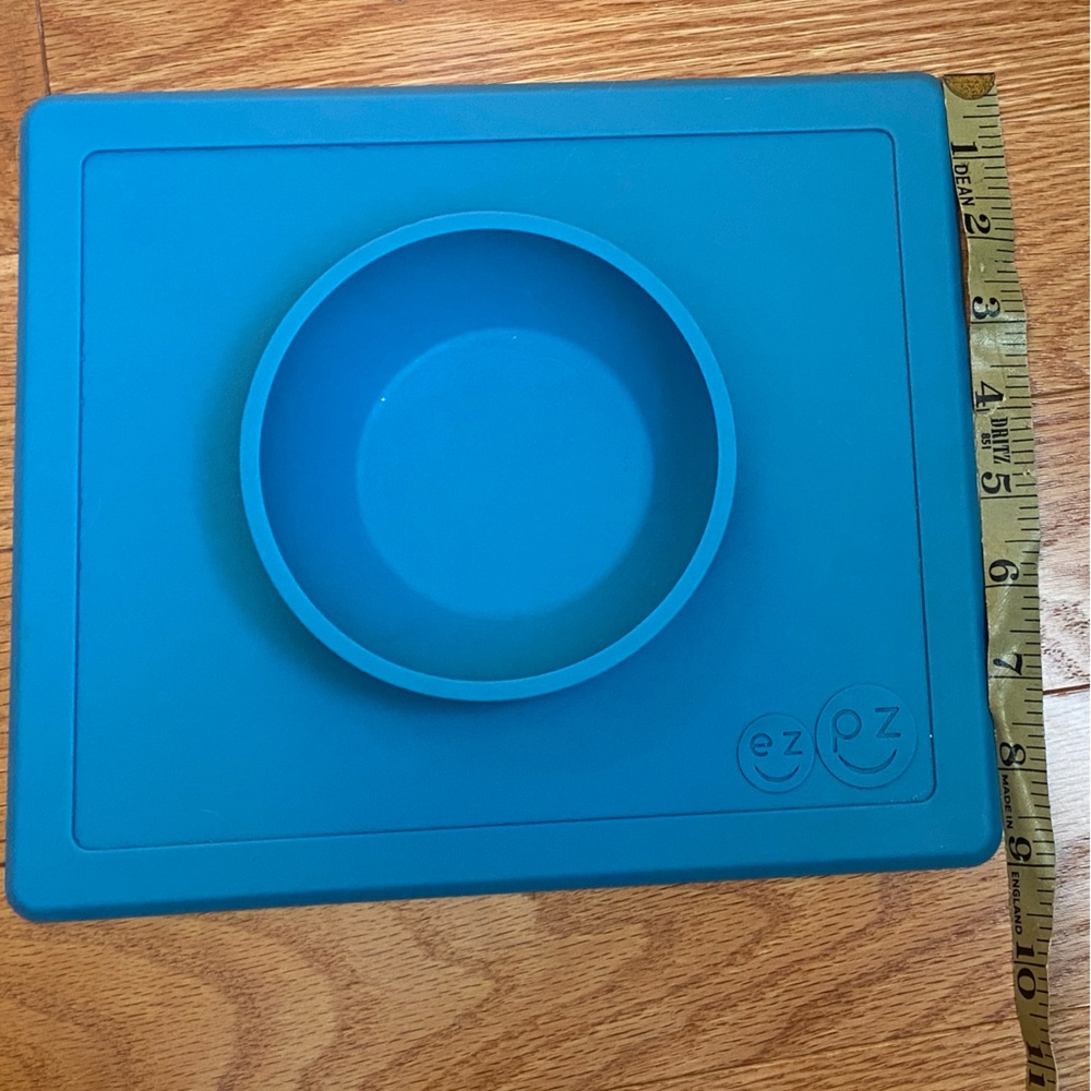 ezpz Blue Silicone Suction Bowl for baby feeding EUC